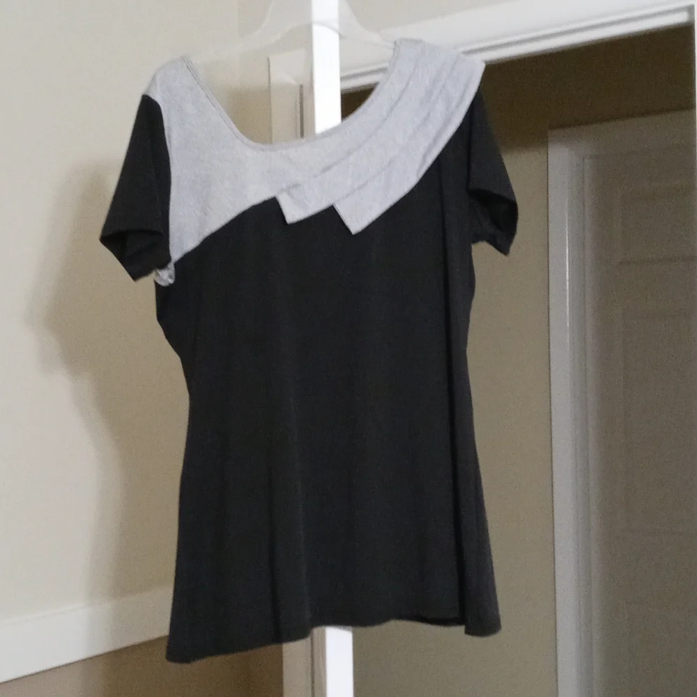 Woman's blouse - Picture 2 of 2